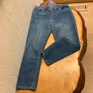 Old Navy power Jean. AKA the perfect straight ankle. Size 28